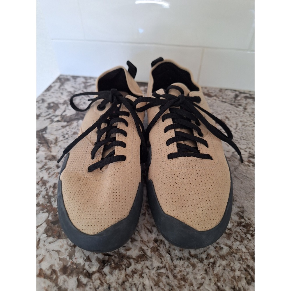 Five Ten women's hiking sneakers tan color size 9.5